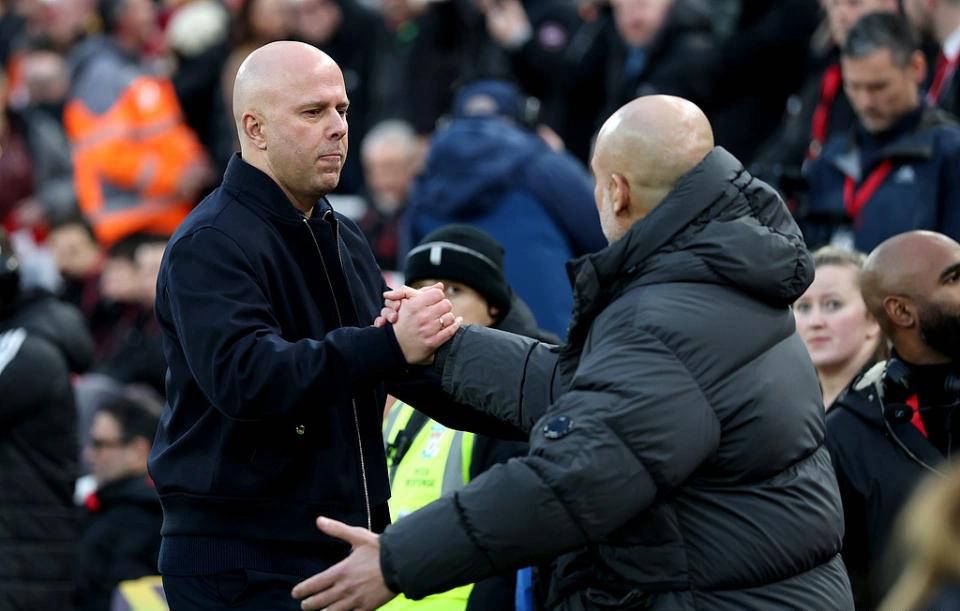 利物浦主帅遭遇争议：7轮仅1胜仍大笑，索博染红引发不满